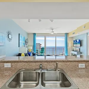 Penthouse With Beautiful Views! 1 Bedroom, 2 Bathroom Penthouse! Holiday home